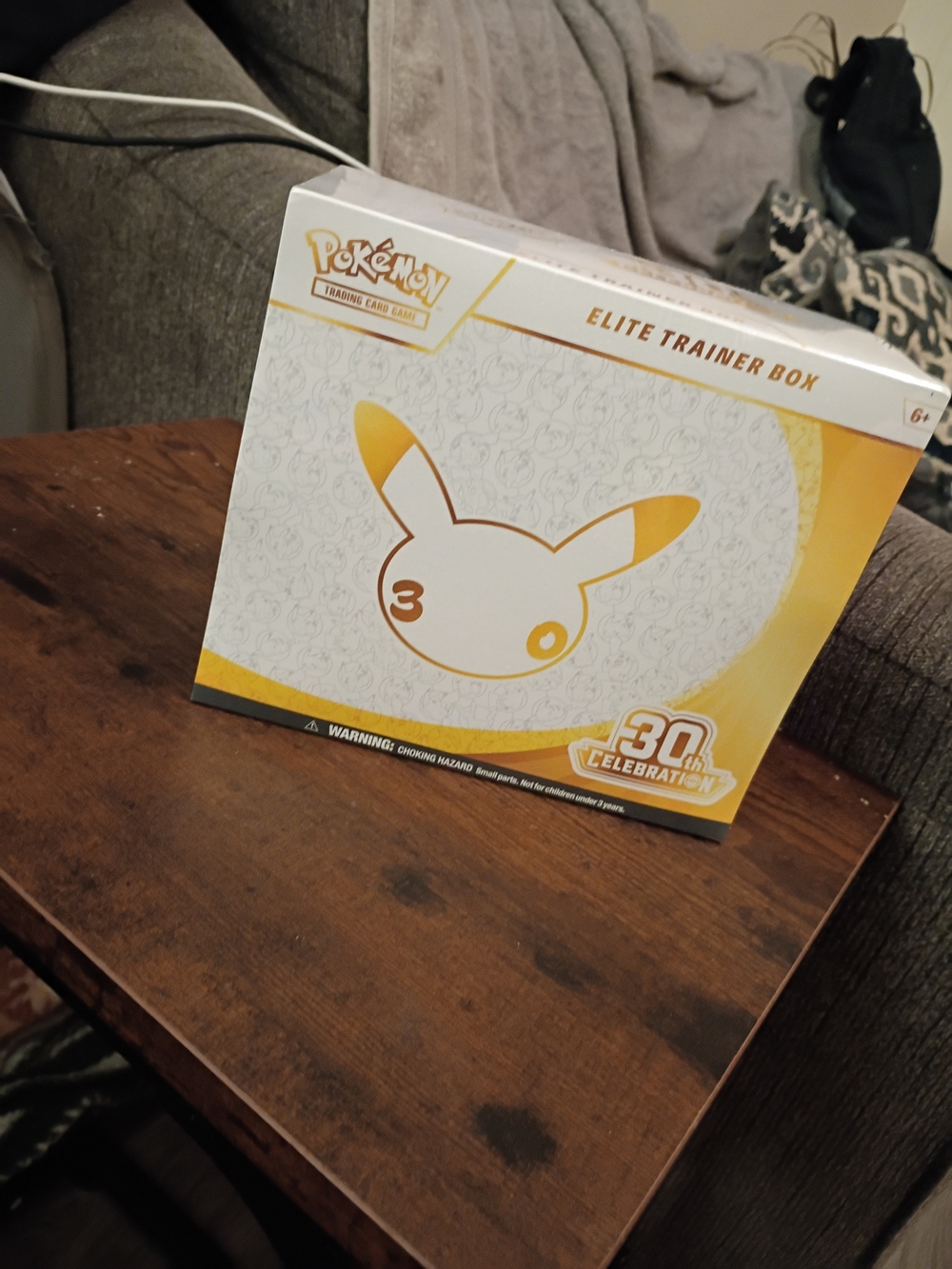 Elite Trainer Box 30th Celebration - White & Gold